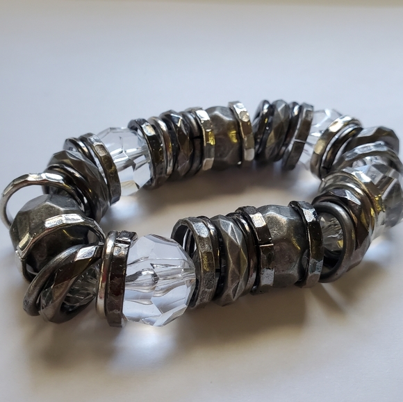 Stretch bracelet metal rings and clear large beads - Picture 1 of 3